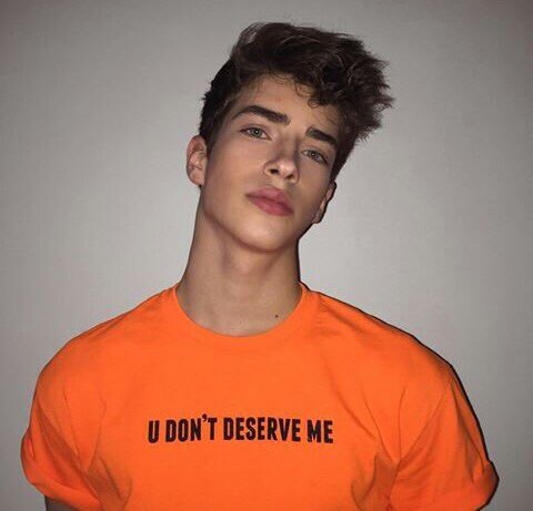 caption_hoe's tweet photo. SELFIE INSPO https://t.co/j82zVX01ZS