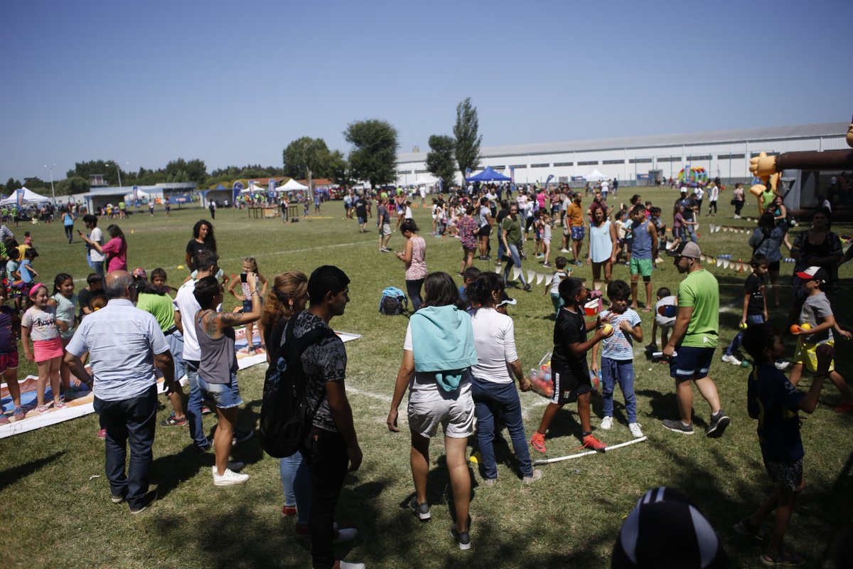 sergioiacovino's tweet photo. Maravilloso cierre de la Colonia de Verano en el #Cedem2
Un espacio de recreación y enseñanza de valores con el deporte como eje 
Gran trabajo de todo el equipo de #Deportes de @Municipalidad3F https://t.co/svH6pXgi7w