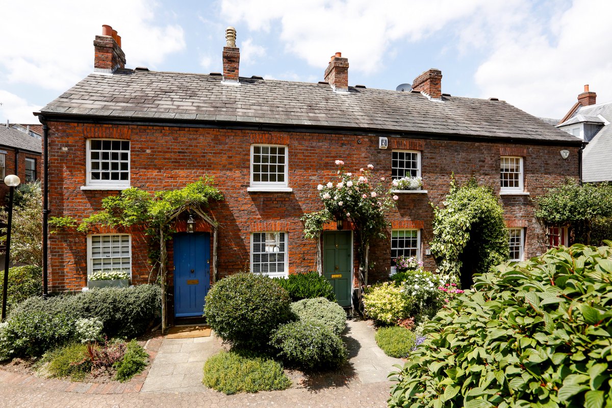 HamptonsWimbles's tweet photo. !!WANTED!! We have a delightful couple with a Labrador dog seeking a charming cottage close to Wimbledon Village. Flexible move date. Please call us on 020 8944 1301 if you are looking to let. #Wanted #Cottages #Landlords #WimbledonVillage #CallUs https://t.co/BlusM3GuDW
