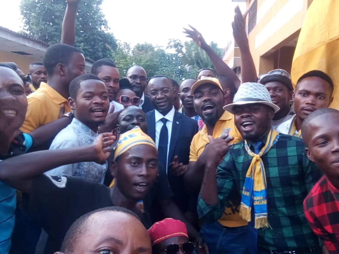 gata_bona's tweet photo. #RDC: Félicitations à nos compatriotes et militants du @FCC_RDC qui se sont mobilisés partout dans la ville de #Mbandaka pour accueillir le Coordonnateur Néhémie_Mwilanya_Wilondja. Une fois de plus bravo à nos compatriotes de cette partie de la République. https://t.co/kXkhX20vCu