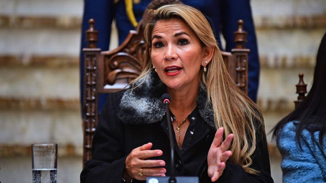 oppenheimera's tweet photo. La presidenta interina de Bolivia @JeanineAnez traiciona su mandato. Lean: https://t.co/L0fEIRw9lU @elnuevoherald https://t.co/Iuv9GmldAu