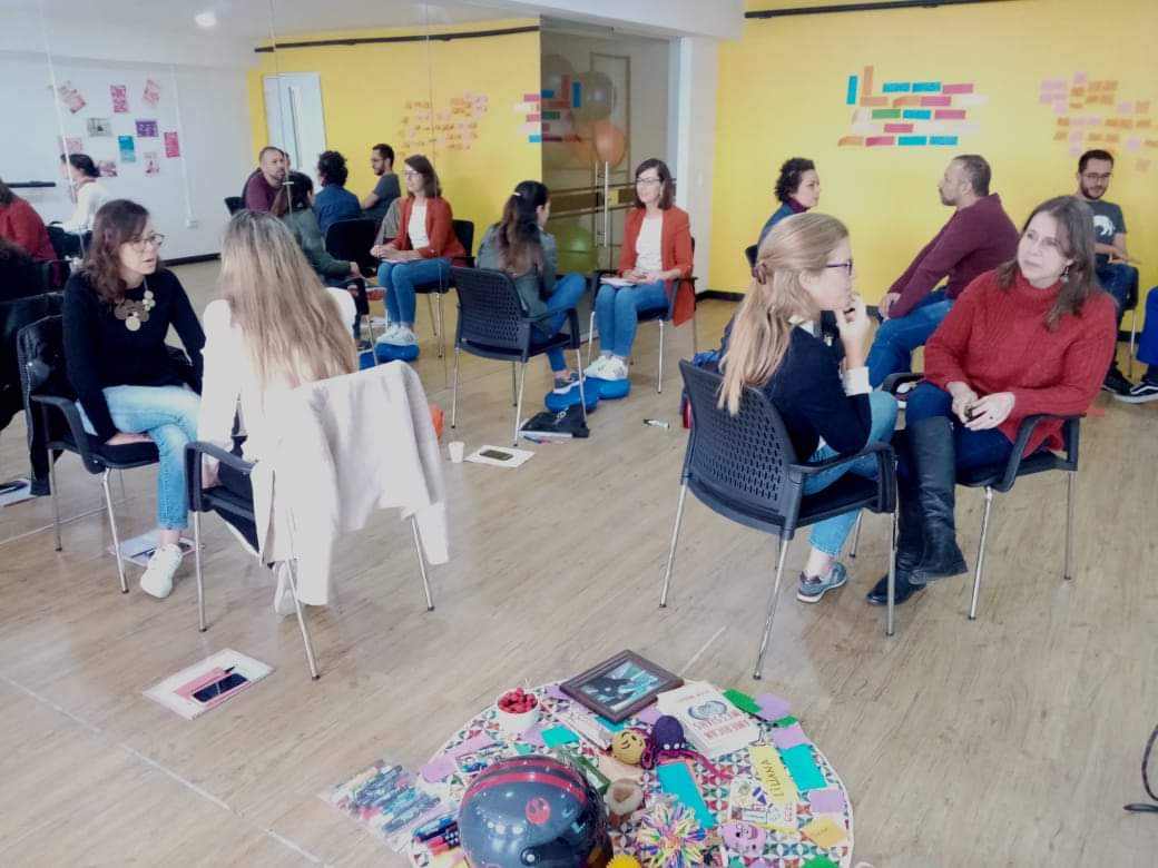 IIRP_LA's tweet photo. “Directivas, administrativos y profesores del Gimnasio Femenino de Bogotá, finalizaron la capacitación en Prácticas Restaurativas el pasado viernes 24 de enero. #REDRestaurativa  #ColombiaRestaurativa #prácticasrestaurativas #culturadepaz @iirpgradschool https://t.co/kqqnwLHrYQ