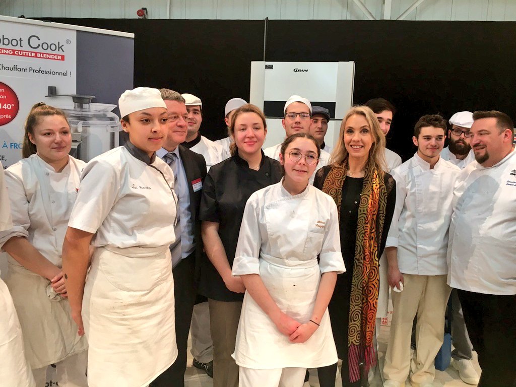 NadiaPellefigue's tweet photo. Restaurateurs, boulangers, bouchers, hôteliers... Ils et elles sont les ambassadeurs de nos territoires et de nos produits.
Ils se sont donné rendez-vous au salon #SMARHT à #Toulouse.
Pour échanger, innover, s'informer
🗣️🍎📝 https://t.co/CPeYOOPMbE