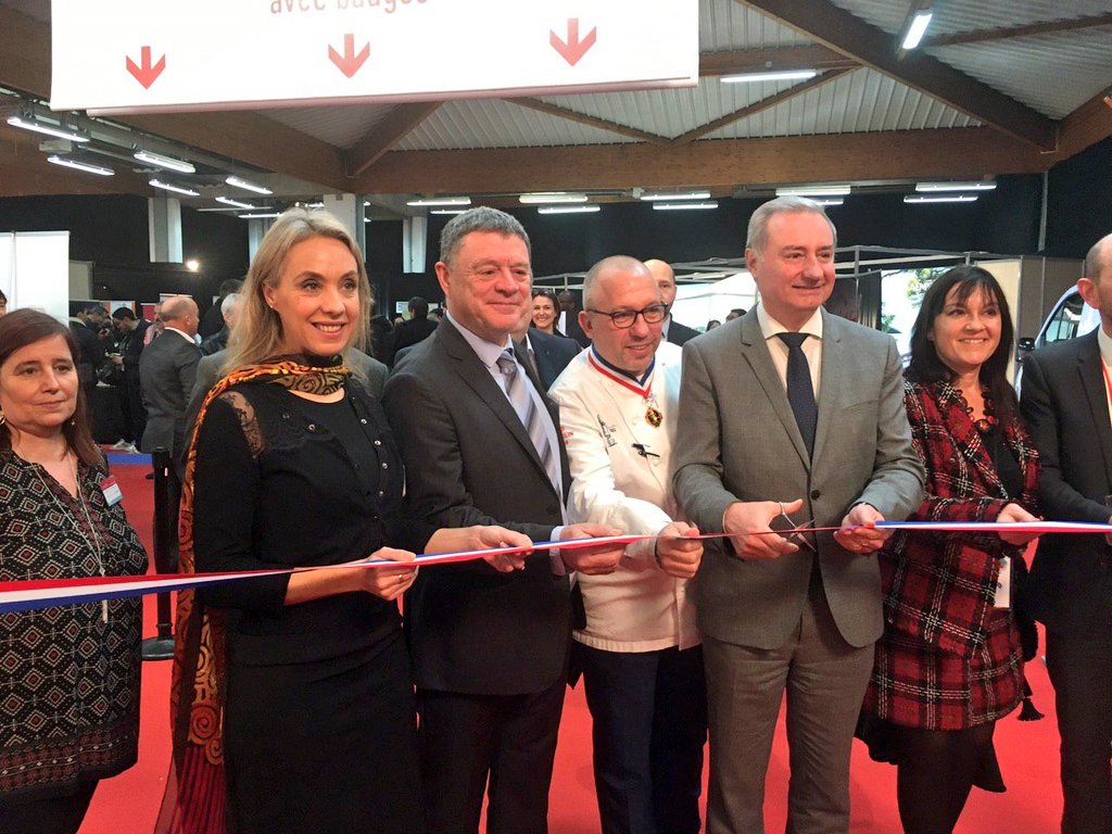 NadiaPellefigue's tweet photo. Restaurateurs, boulangers, bouchers, hôteliers... Ils et elles sont les ambassadeurs de nos territoires et de nos produits.
Ils se sont donné rendez-vous au salon #SMARHT à #Toulouse.
Pour échanger, innover, s'informer
🗣️🍎📝 https://t.co/CPeYOOPMbE