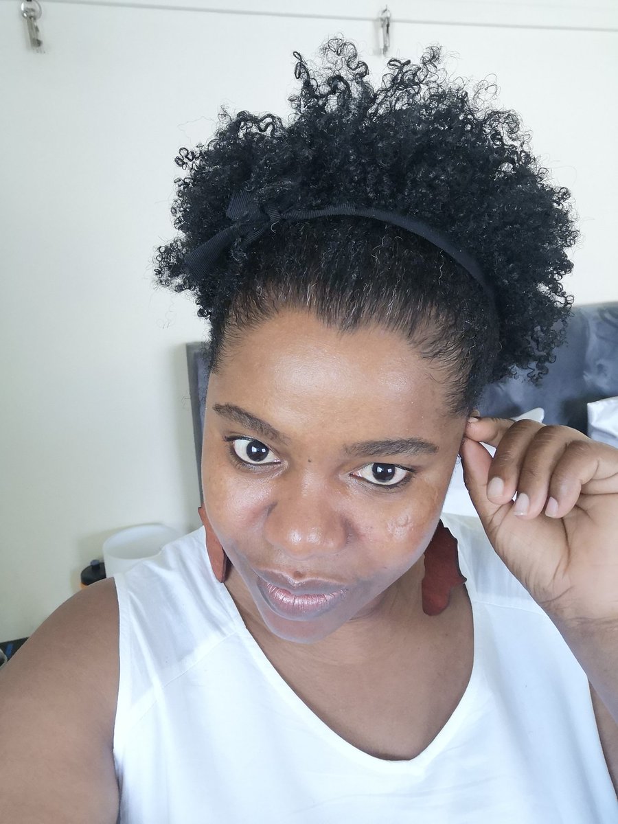 evemafupa's tweet photo. Day 5 with my wash n go hairstyle, curls still popping & no flakes so far. How do I maintain it? That's the video I'm working on. Posting soon Enjoy your week.
#blogger #afrochic #afro #washngo #curlspopping #teamnatural #kinkyhair #naturalhairbloggers #naturalhair https://t.co/Z4dgtgnFwh