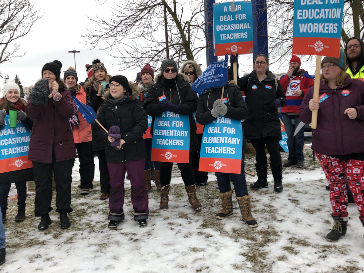ETFOeducators's tweet photo. Out on the picket lines in Waterloo and Kitchener today are members of @ETFOWaterloo @WROTL @EtfoWrdece. Lots of support coming through for the morning shift #ETFOstrike #onpoli #onted https://t.co/O9Nu41flaF