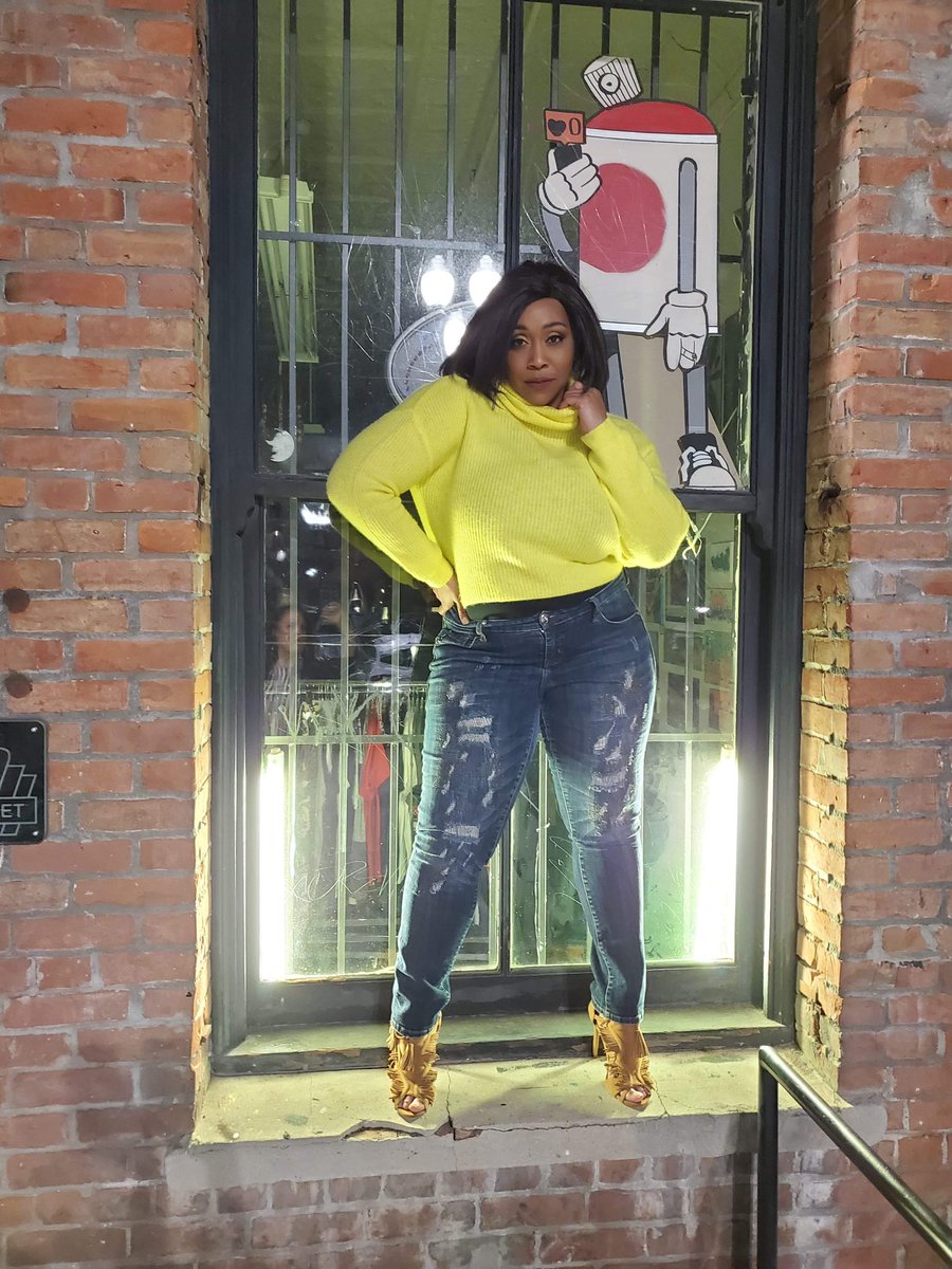 Qrfeather's tweet photo. I sing the body electric
I celebrate the me and to come
I toast to my own reunion
When I become one with the sun βοΈ #CelebrateMySize #PMMLoveMyBody #PMMModel #FitCurves #PlusModel #Curvy #Beautiful #PhotoOfTheDay #BestOfTheDay #Portcult #DTSantaAna #Fashion #CurvyGirls #followme https://t.co/eCH7VUuVHq