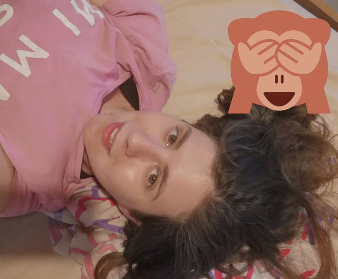 ragazzi ho dovuto prendere una pausa da cam per problemi di salute scusate la mia assenza  mi mancate<a href="/tag/camgirls"class="tags"><span>#camgirls</span></a>