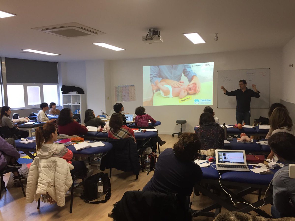 eomgalicia's tweet photo. La importancia de un #diagnostico lo más precoz posible, como el tratamiento de esa patología los alumnos de #TMPI en su 3º seminario del 2º nivel, en las expertas manos de Iñaki Pastor. 
👉 Evaluación y tratamiento de los #trastornos del #desarrollo del #bebé y #neonato 👶👧 https://t.co/osvIuqWpjs