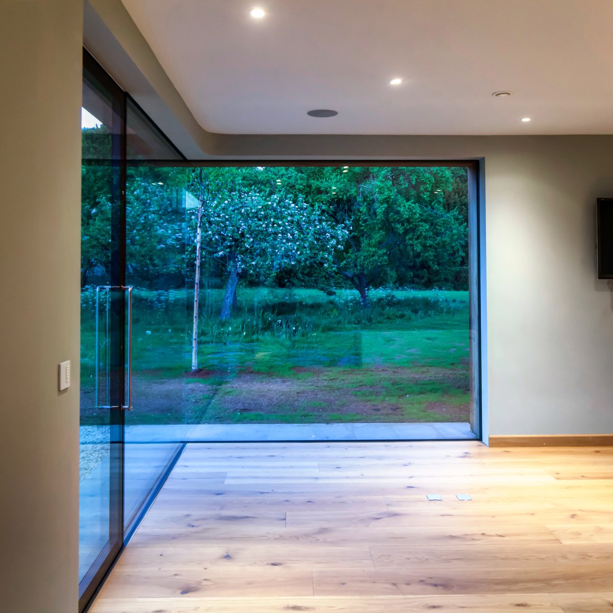 cantifix's tweet photo. A completely seamless, timeless piece of #architecture, a #Cantifix #Invisiblecorner fuses together two #panels of #glass using an undetectable #join. 

Find out more about #invisiblecorners:  https://t.co/jRZO6G4ERh https://t.co/2yH8pKD8xb