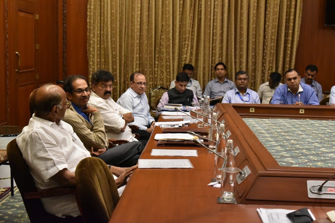 Awhadspeaks's tweet photo. Major bankers met the Chief Minister of Maharashtra and Sharad Pawarji and assured all out support to the Housing Industry
DeepakKapoor CO (SRA)
Milind Mhaiskar VP(MHADA)
will meet the bankers and work out a ease out formula in next 7 days https://t.co/0KTLxoEzBE