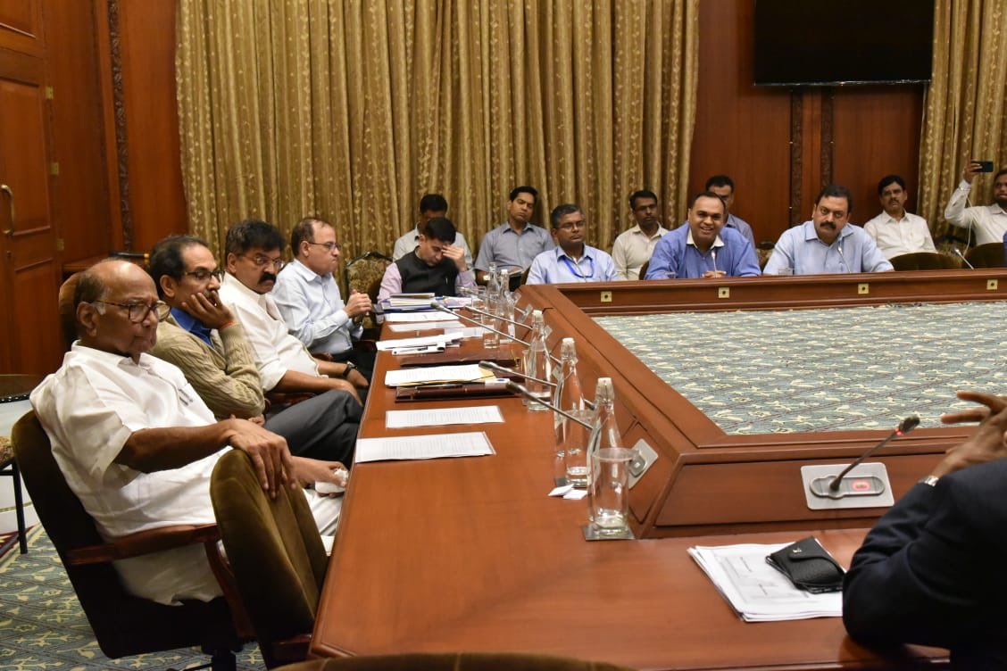 Awhadspeaks's tweet photo. Major bankers met the Chief Minister of Maharashtra and Sharad Pawarji and assured all out support to the Housing Industry
DeepakKapoor CO (SRA)
Milind Mhaiskar VP(MHADA)
will meet the bankers and work out a ease out formula in next 7 days https://t.co/0KTLxoEzBE