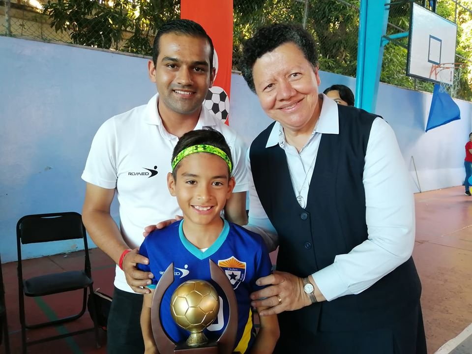 Felicidades a nuestro alumno Juan Carlos por ser el jugador más destacado. ⚽⚽👋👋
#ALJUVI2020 #ColegioVictoria #SomosVictoria