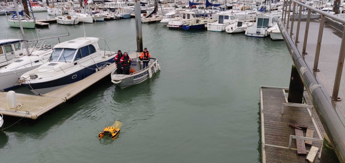 iadys's tweet photo. En déplacement sur la côte atlantique toute cette semaine, 1e arrêt au Port de La Turballe pour officialiser l'acquisition de notre #Jellyfishbot
Next step : Brest ! https://t.co/cQtstpGn5I