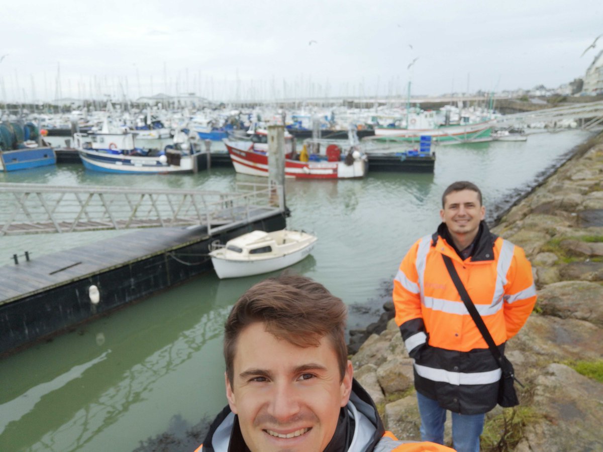 En déplacement sur la côte atlantique toute cette semaine, 1e arrêt au Port de La Turballe pour officialiser l'acquisition de notre #Jellyfishbot
Next step : Brest !