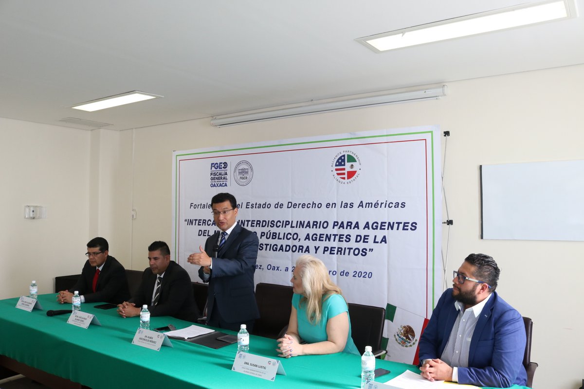 FISCALIA_GobOax's tweet photo. El evento cuenta con la presencia de Susan Lustig, Directora de la Alianza Estatal México-EE.UU., de la #CWAG, así como de @JosAlfredolvar3, Coordinador de la @AEI_Oaxaca; @djorge74_gomez, Director del #ISP y de Mayolo García García, Director del #IFCP de la @FISCALIA_GobOax. https://t.co/6kiFleXYaJ