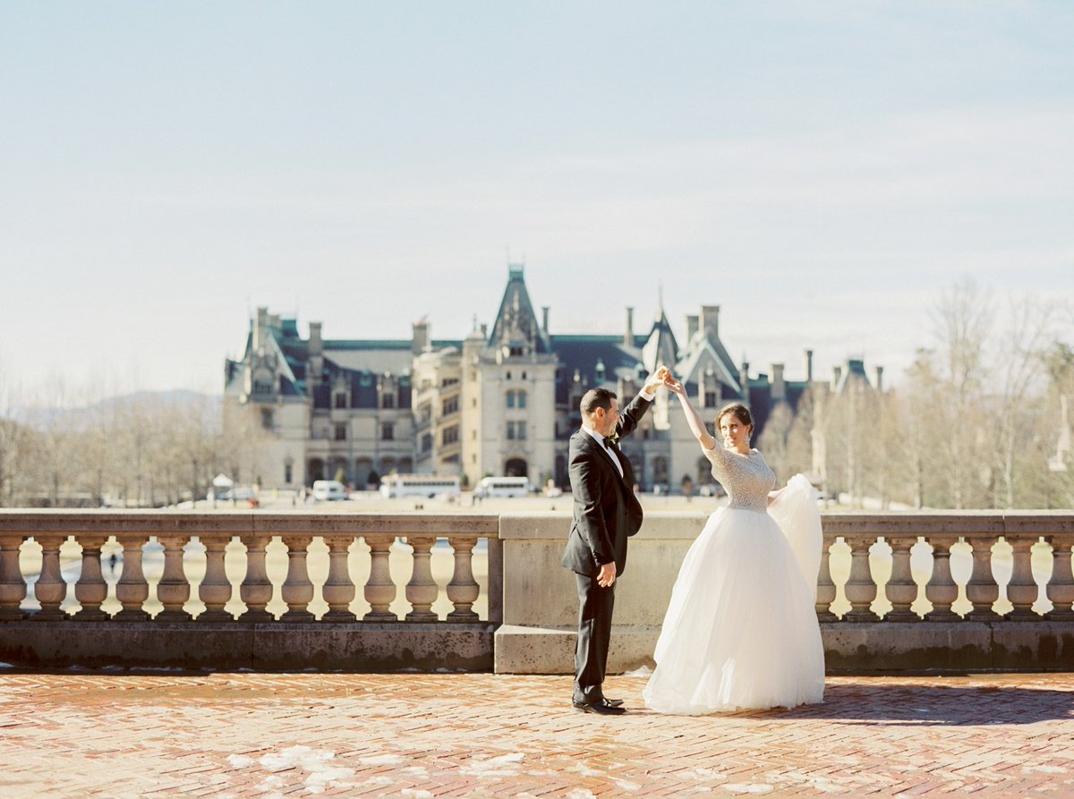 BiltmoreWedNC's tweet photo. To love, laughter, and happily ever after!

Couple: Amber and Jim | Photo: Joe Photo | Venue: Champagne Cellar at @BiltmoreEstate | Floral: Flora Asheville
#BiltmoreWeddingsNC #BiltmoreBride #Biltmore https://t.co/MhyDC48gZK