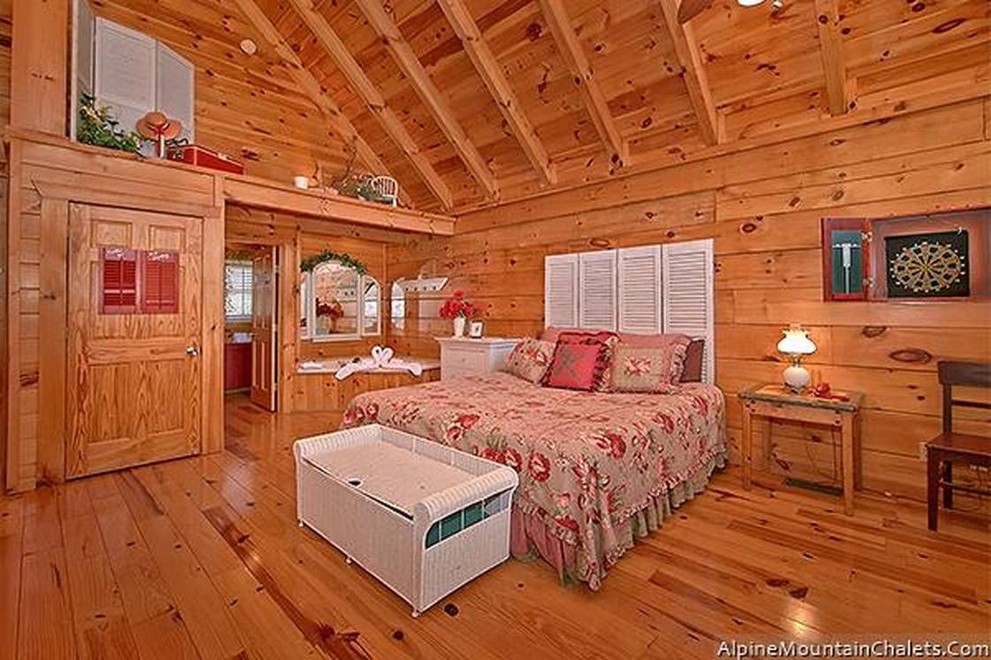 ChaletsAlpine's tweet photo. Shut out the world and Shut'er yourself Inn at this cozy studio cabin in Pigeon Forge. Amenities include an oversized jetted tub, a private hot tub on the deck, and access to the resort pool.  https://t.co/7a8RmMYpy1 https://t.co/Nxw8HKHFls