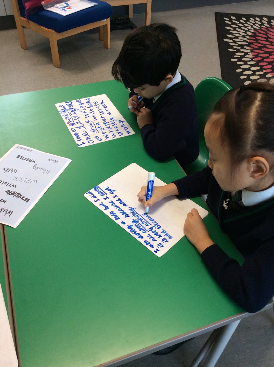 Year5lLTPA22's tweet photo. This week, we are learning about the “ee” sound and words which contain ‘wr’ #SPaG #tableactivities ✍️😃@limetreepa https://t.co/cV2mswjgH6