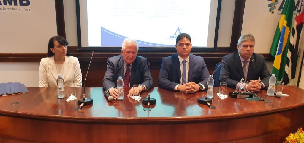 medicina_cfm's tweet photo. Com pedido de união de forças e promessa de trabalho intenso, Antonio Meira Junior assume presidência da Abramet. Saiba mais: 
https://t.co/NlgAjy32C3 #Abramet https://t.co/sDaFbKz7GF