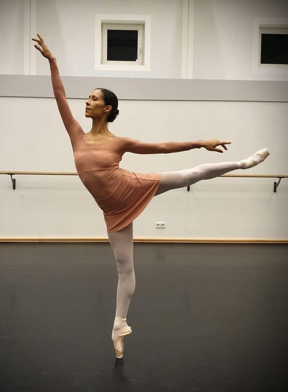 ElisaCarrilloC's tweet photo. Es importante que la gente conozca la danza clásica, se acerque y sepa que cualquier niño o niña que quiera hacer danza o ballet es algo bello, estético y sano.
#ElisaCarrillo #FelizLunes #BuenInicioDeSemana https://t.co/aHgcIUICB8
