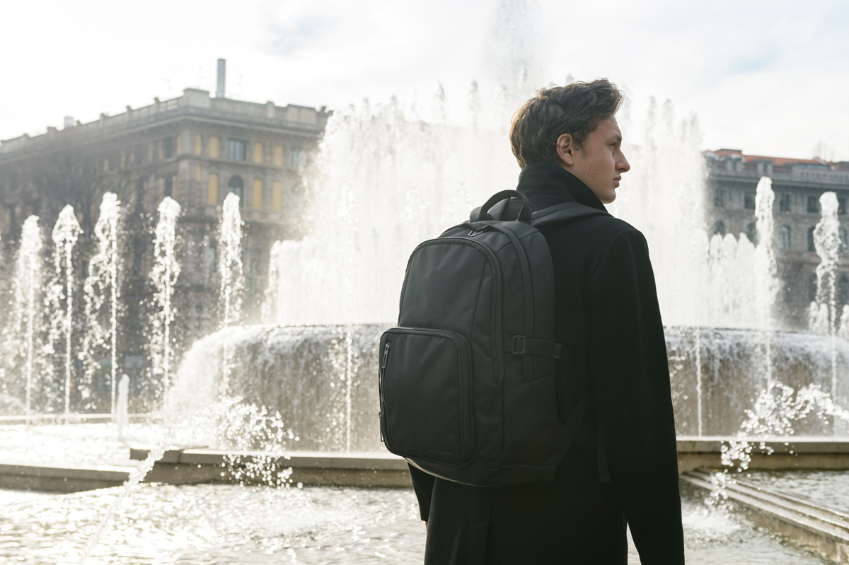 Elegant and strong as water
#tucanomilano #italiandesign #centrobackpack #strong #travel