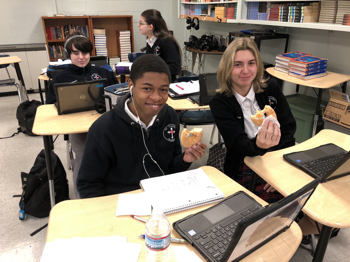 Seniors enjoyed their SWEET treat this morning from Mrs. Bland to kick off Catholic Schools’ Week! #HaveFaithinCatholicSchools #CSW2020