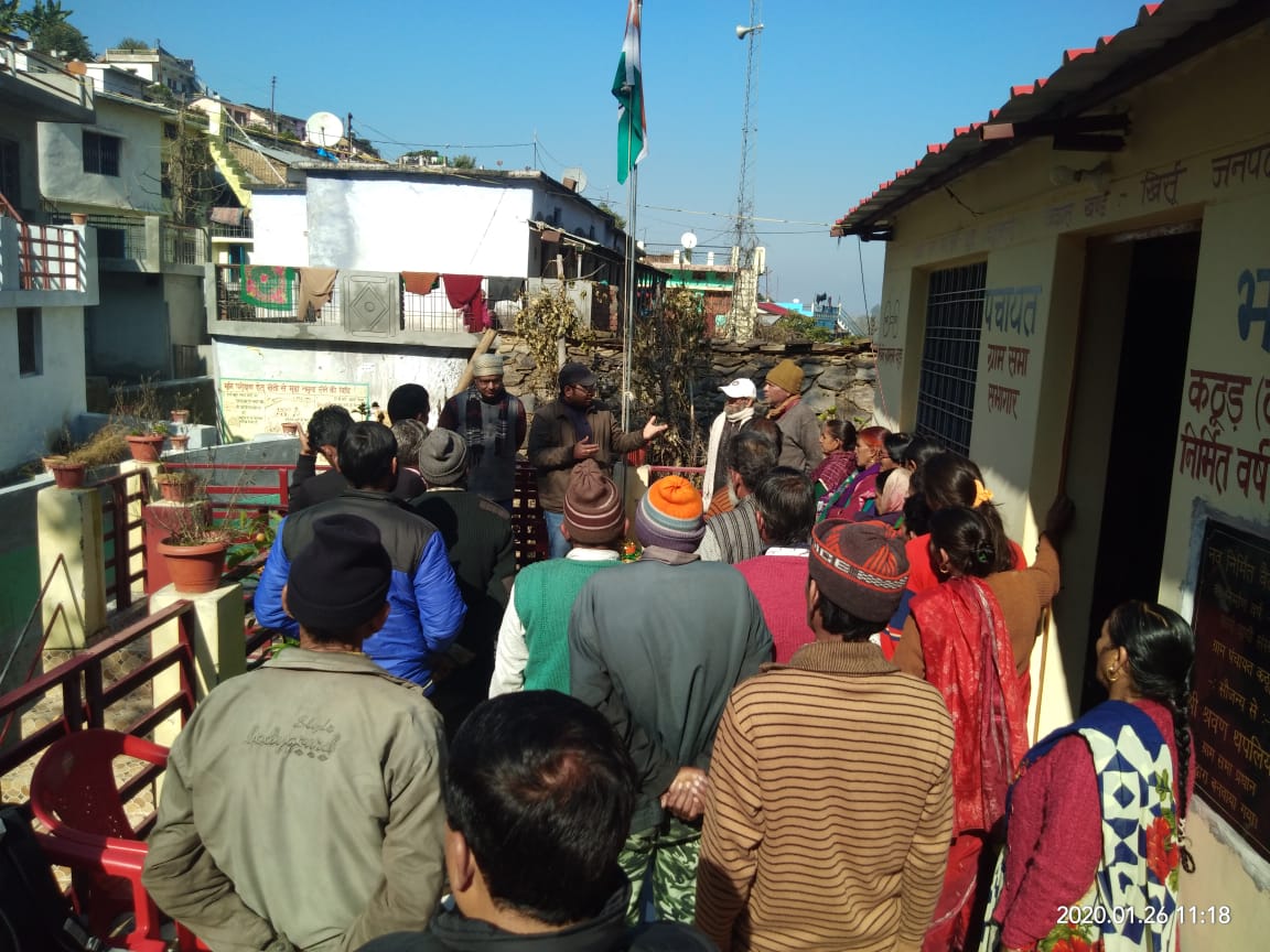 विश्वविद्यालय की उन्नत भारत टीम के द्वारा 71वा  गणतंत्र दिवस ग्राम   कठुड में  में  मनाया गया गया इस अवसर पर अनेक ग्रामीण महिला एवं पुरुष वृद्धजन स्कूल के   छात्र-छात्राएं अध्यापक उपस्थित रहे इस अवसर पर विश्वविद्यालयग्रामीणों को  अनेक प्रकार के औषधीय  एवं फलदार वृक्ष भेंट किए।