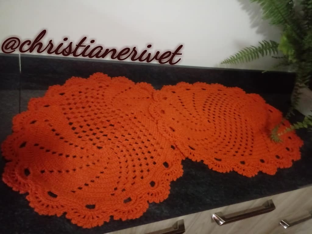 ChristianeRivet's tweet photo. Boa tarde!!!
Jogo de banheiro pronto, o tapete espiral simples feito pela vídeo aula @karinsantoscosta 🙏😍😘
#crochet #crochetlove #artesanato #decor #trabalhos #christianerivet #handmade #feitoamao #feitocomamor #tapete #casa #banheirodecorado #casadecorada #semprecírculo https://t.co/5QNw9twpx5