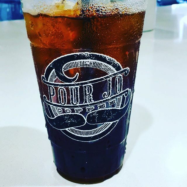Come into our shop Monday through Friday from 6am-2pm and bring any size growler or reusable cup to fill up cold brew coffee for the week, we charge by the Ounce😄👌👊
#pourjo #pourjocoffee #pourjocoffeetruck #localbusiness #localcoffee #localcoffeeaz #… ift.tt/2Rv5chc