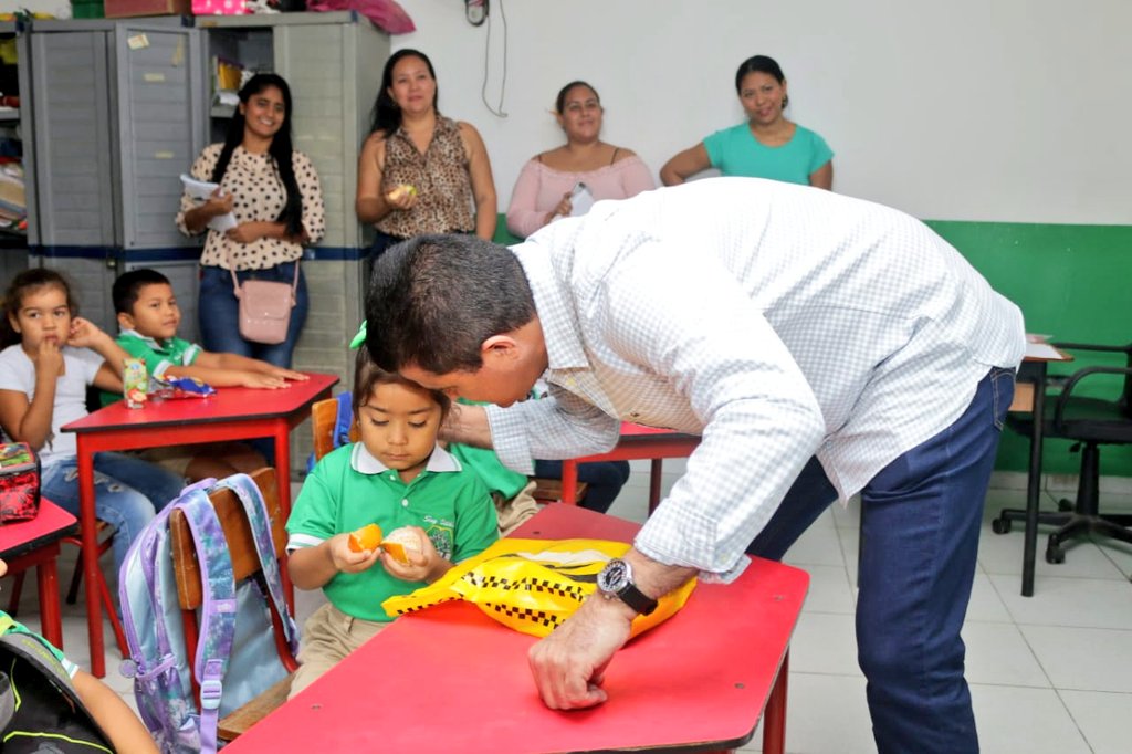 #GranPactoSocialPorLaEducación | Tenemos claro que la educación transforma las sociedades.

En la mañana de hoy, junto con la Primera Gestora Social, Darley Santos, recibimos a la comunidad educativa de nuestra ciudad.