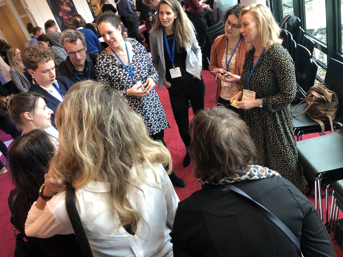 pascallansink's tweet photo. 100 man denkkracht voor uitdagingen van @kwf_nl. De wereld is mooi als je vragen blijft stellen. #questionstorm #kanker #icthealth https://t.co/6sr2C377hl
