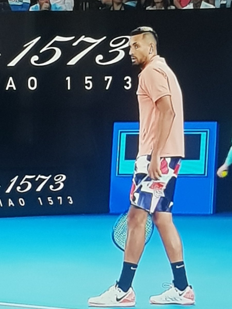 KarenShayne3's tweet photo. Just popping to get milk from shop or playing Rafa in the Australian open. #sundayclothes https://t.co/FwiXpgyDba