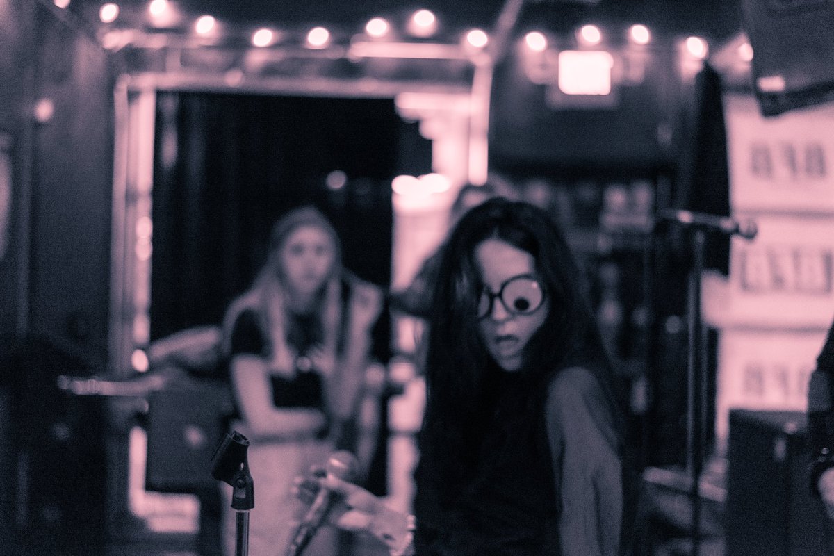 dadify's tweet photo. The Weird Sisters at @bestfriendbar https://t.co/hBIXSI0OVz