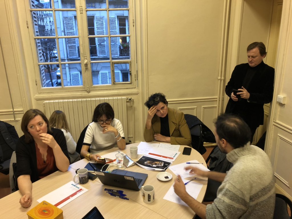 tkoscielniak's tweet photo. Atelier remue-méninges #DesignThinking sur usages Orange VR Collaboration #OVRC dans locaux @LeCnamDN1 animé par @Orange_Csltg @Sihem_Ux Luc Oriou et l’équipe de dev @orange Labs @spoivre @r_guignon https://t.co/Na9ZQ0C92U