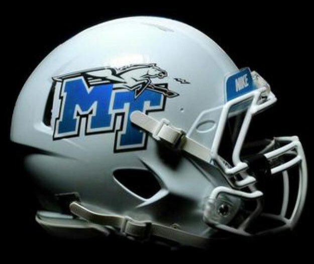 Justinr53's tweet photo. Thank you @coachbeckles of @MT_FB for stopping by to discuss some of our athletes. #RecruitSycamore #WDE #RideRaidersRide https://t.co/4imX1tYAkT