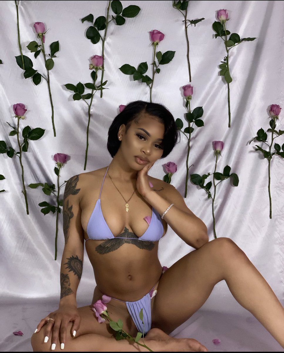 kelseykerra's tweet photo. you can’t get enough of me       ( vday collection 💕) https://t.co/4vVNyPRp5l