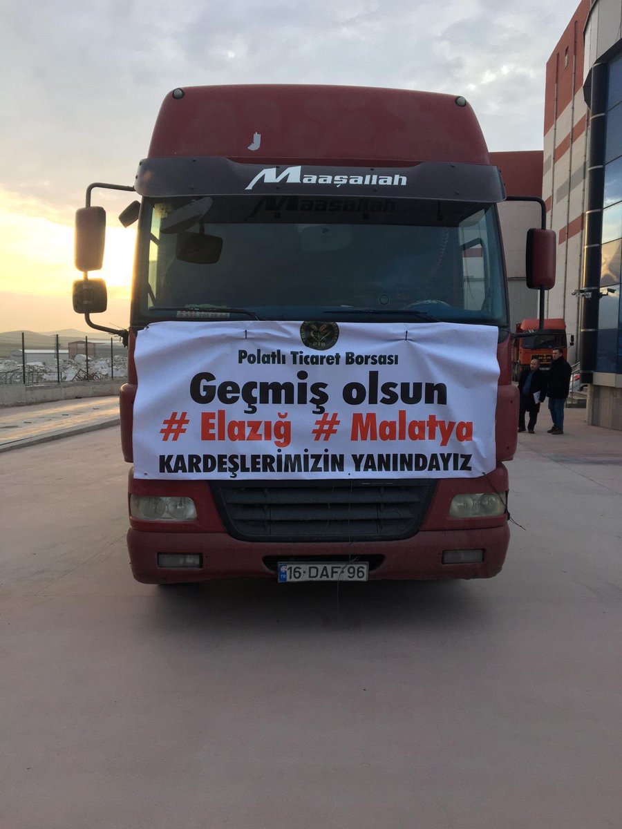 yahyatoplu's tweet photo. TOBB Başkanımız @RHisarciklioglu önderliğinde
81 ilde Oda ve Borsalarımız seferber oldu.
Depremin en çok hissedildiği #Elazığ ve #Malatya için yardım TIR'ımız yola çıktı
Polatlı Ticaret Borsası olarak Bölgedeki kardeşlerimizin yanındayız @TOBBiletisim @PTBiletisim @AFADBaskanlik https://t.co/lZC5VI20sQ