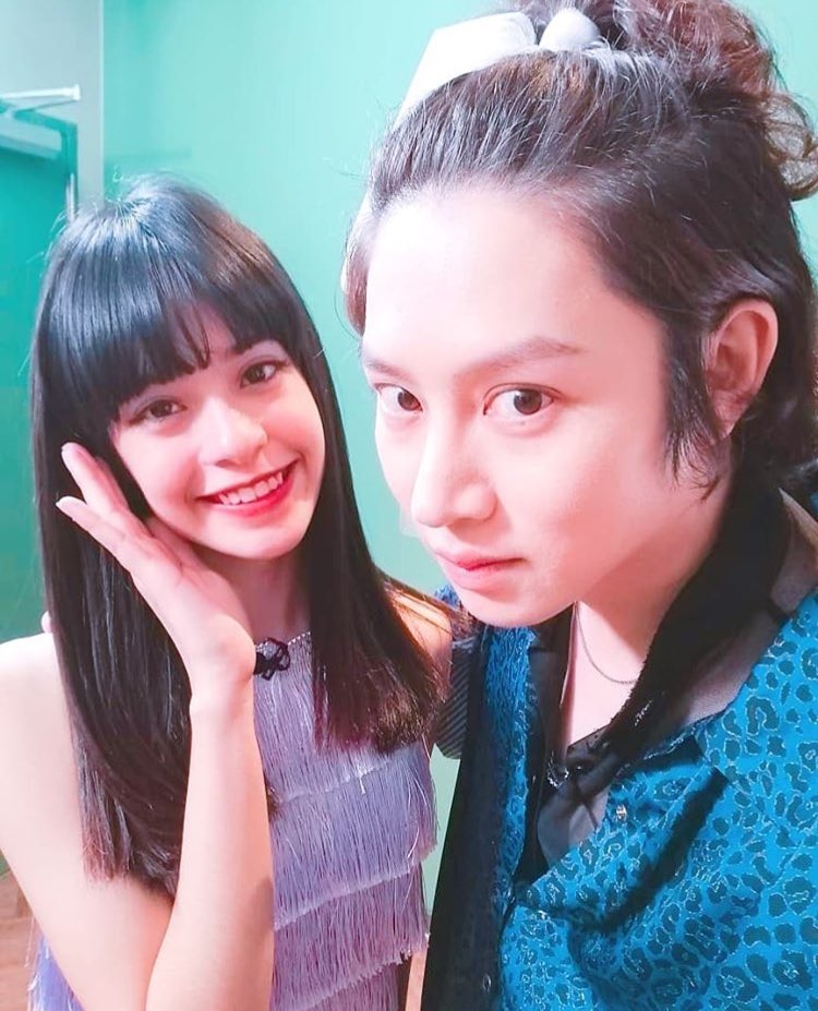 heechul commented "it was a pleasure to meet you. see you. " in spanish under a mexican cover dancer's instagram post after she performed a dance cover of super junior's song on "stage k" and super junior went to greet them backstage. heechul was her bias.