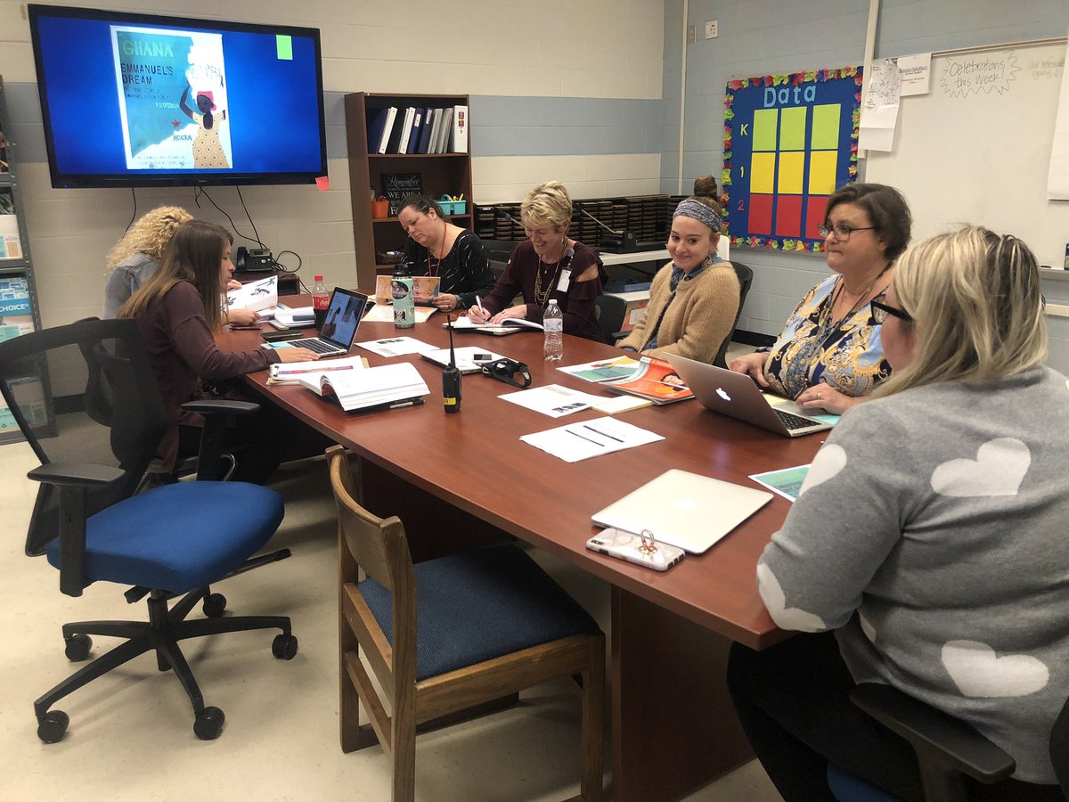 1st grade planning a read aloud this morning in PD. <a href="/CrystalMerck1/">Crystal Merck</a> <a href="/koontzpanthers/">Koontz Elementary School</a> #readingcommunity #literacygoal