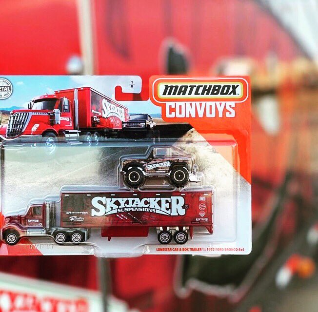 Skyjacker's tweet photo. We are having a #MatchboxMonday!
.
.
Who is ready to see them in stores?
.
.
#skyjacker #matchbox  #hauler #18wheeler #milestartires #racelinewheels #warn #bayoubronco #bronco #bushwacker #bfgoodrich #rockready #4x4 #convoys #matchboxconvoys https://t.co/OCk2wXvsgx
