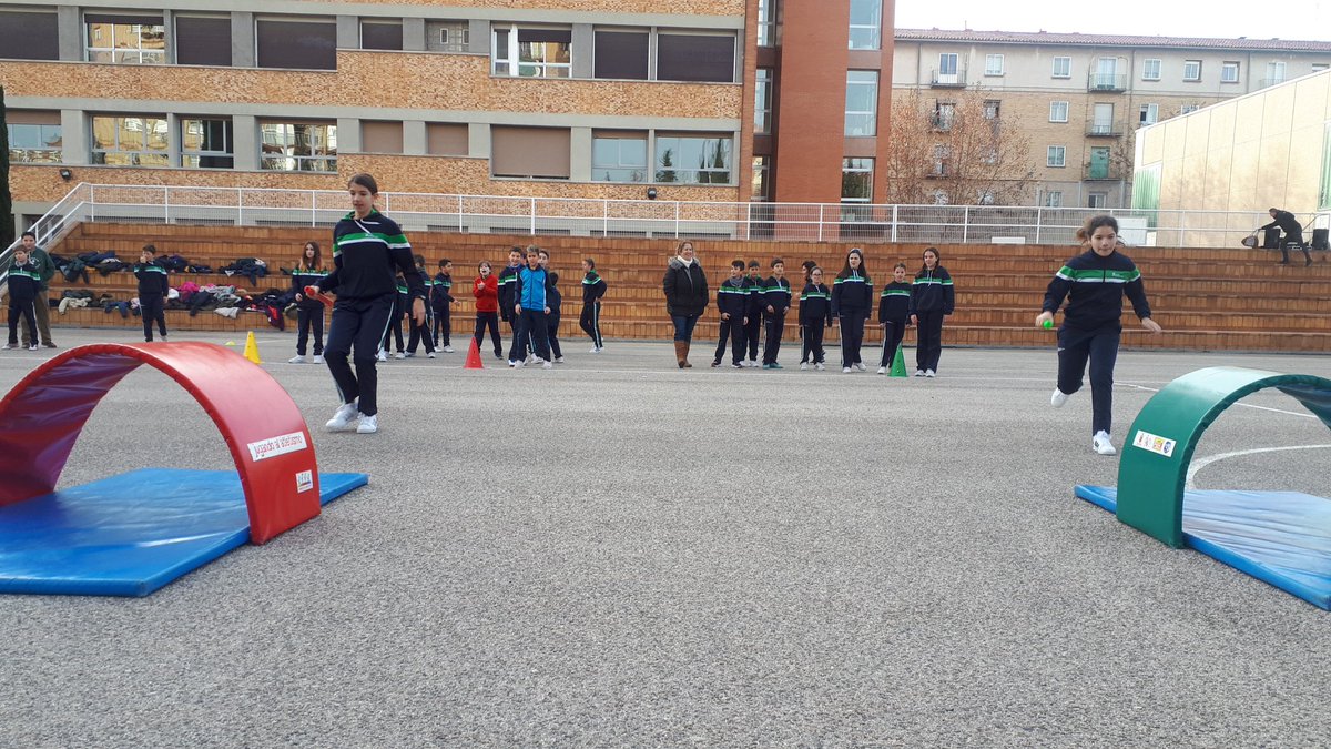 EOssoZ's tweet photo. Esta mañana nos han visitado nuestros amigos de 5° y 6° de Primaria del @TPilarZgz. ¡Nos lo hemos pasado genial! #rEvolucionamos @FETeresiana https://t.co/ggS4zNGnY5