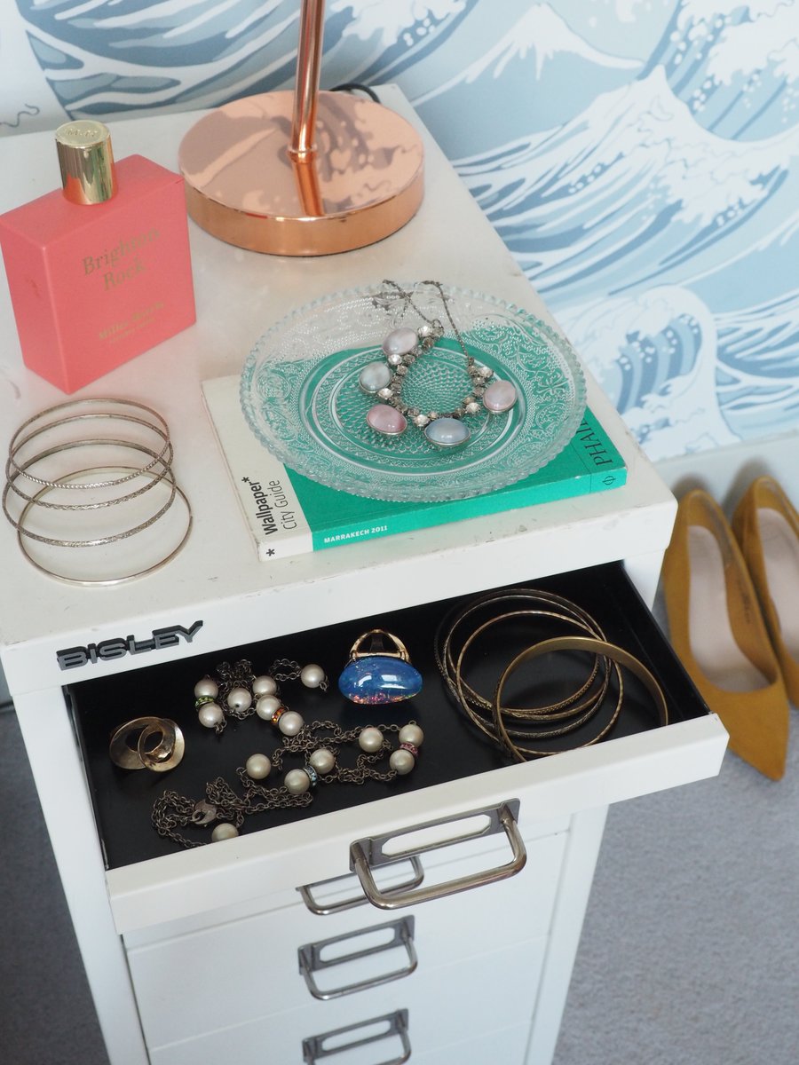 wearebisley's tweet photo. Not just for stationery - the MultiDrawer is perfect for storing make up, jewellery and accessories.

@WeLoveHome shows us how it can be used as an alternative bedside table. We love how the subtle colour blends beautifully with the space.

#MultiDrawer #Storage #bisley https://t.co/Dsn7KwhUxT