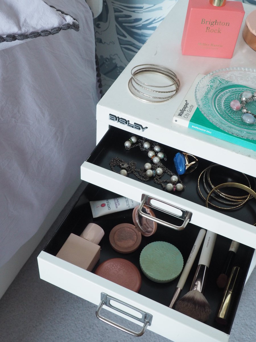 wearebisley's tweet photo. Not just for stationery - the MultiDrawer is perfect for storing make up, jewellery and accessories.

@WeLoveHome shows us how it can be used as an alternative bedside table. We love how the subtle colour blends beautifully with the space.

#MultiDrawer #Storage #bisley https://t.co/Dsn7KwhUxT