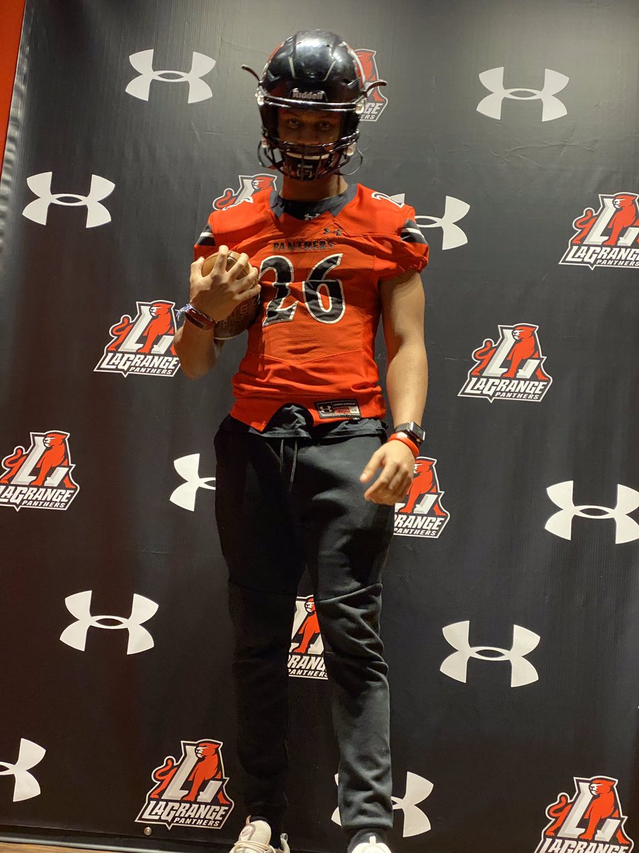 _eae9's tweet photo. Had a great official visit at Lagrange College!🔴⚫️ @Coach_Whit3 @CoachEChambers @JohnsCreekHSFB @RecruitGeorgia https://t.co/uJKl6a3S8M
