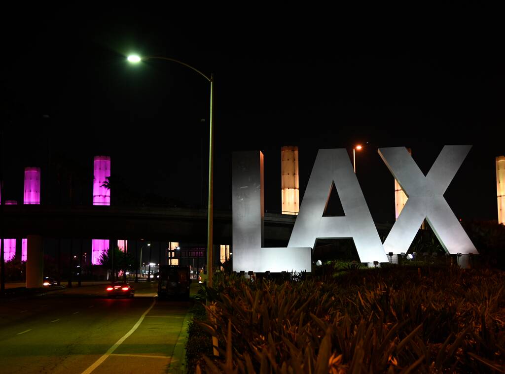 LA—and the rest of the world—has lit up in purple &amp; yellow in Kobe Bryant's honor. 💜💛 #TwentyFourever