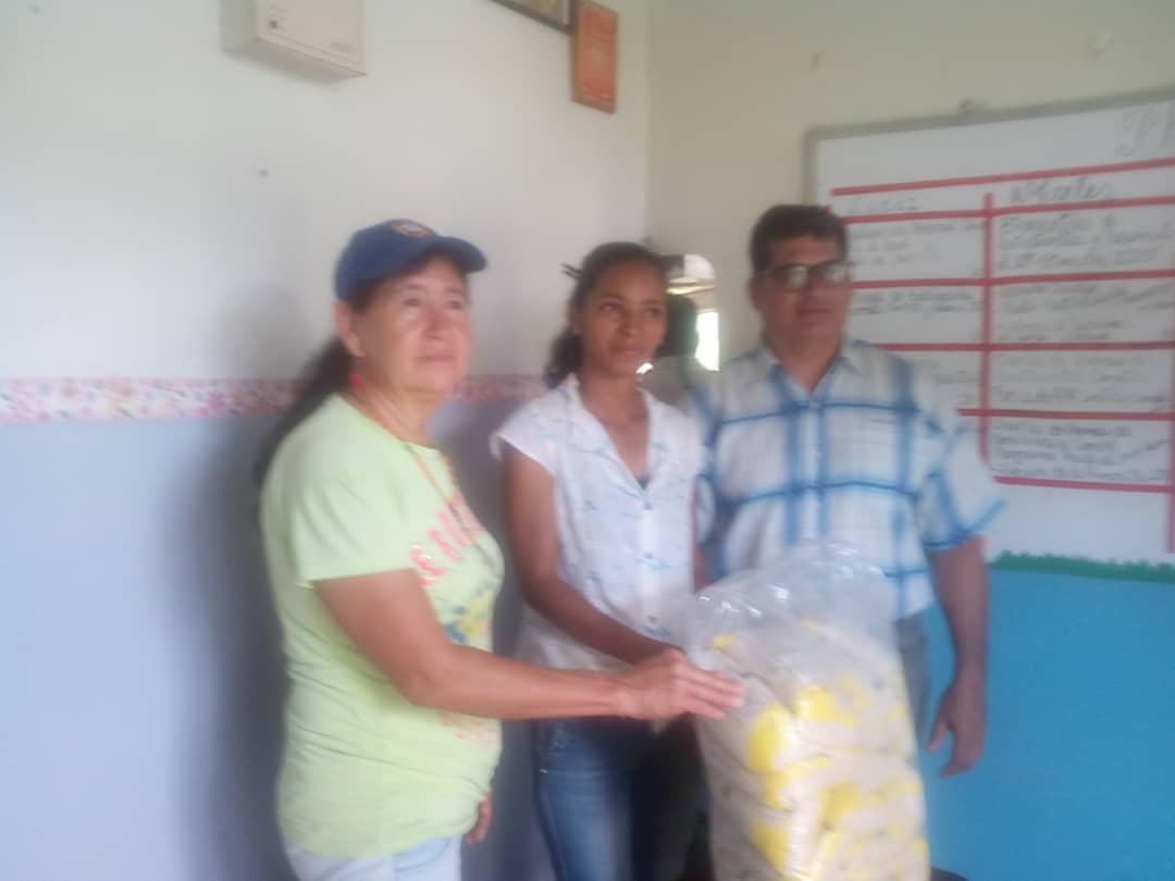 #23Enero Redireccionamiento de arroz para escuela San Josecito II del municipio Torbes, cumpliendo lineamientos de la coordinación municipal S.A.E municipal. #VegaDeAza #Torbes #Tachira @MPPEDUCACION <a href="/charlychaves/">Charly Rojas Chaves</a> @ZonaEducTachira <a href="/circuitoeduca11/">@circuitoeducativotorbes2018</a>