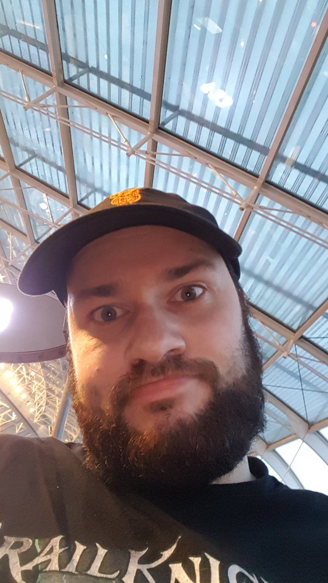 Sir_Kinta's tweet photo. Stuck at the Paris Airport x_x https://t.co/RHlyKkQrKO