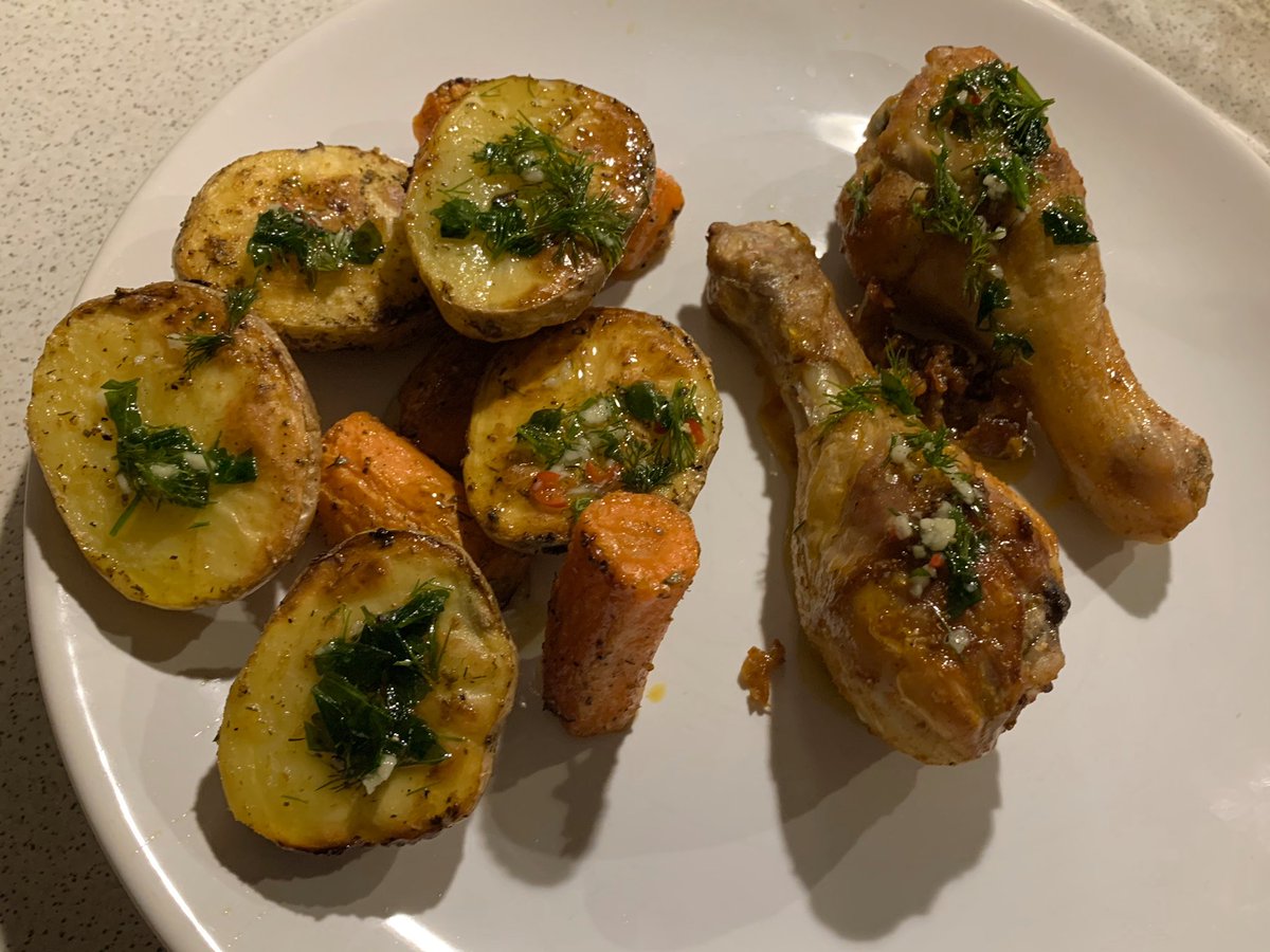jmajczuk's tweet photo. #takiobiad👌😊🍽🍗#wkuchni #pieczone #Kubagotuje #pycha #udka #kurczak #smacznego #naszybko https://t.co/ti8NbAsUMM
