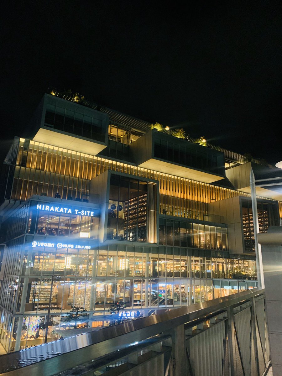 skcmalin's tweet photo. この🕳の空いたティーサイトのテーブルみるだけで染みる https://t.co/b1yNTcNPvK